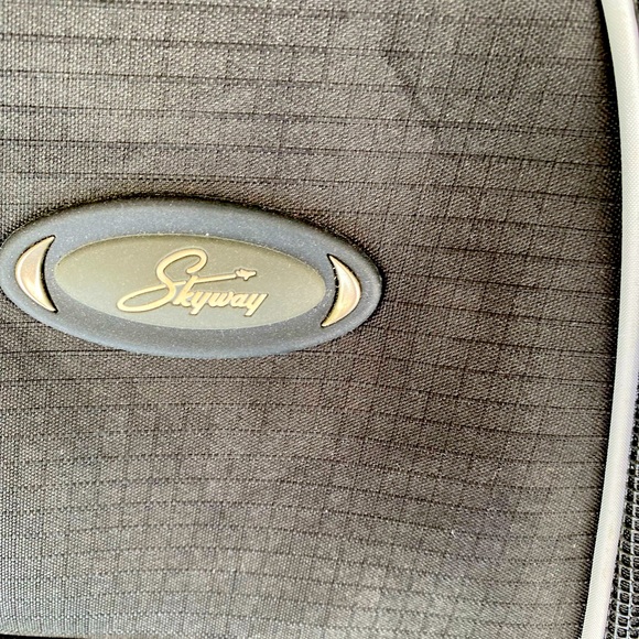 NEW Skyway - Black nylon overnight bag, Size: 25”W x 11”H x 7”D - Picture 7 of 14